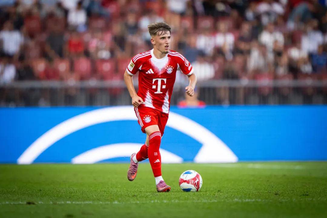 残暴至极，拜仁慕尼黑开局15连胜，持续刷新纪录！